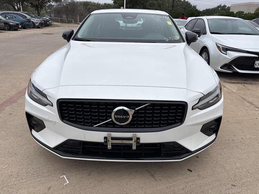 2024 Volvo S60 B5 Core Dark Theme