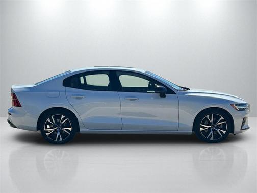 2024 Volvo S60 B5 Core Dark Theme