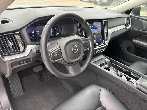 2024 Volvo S60 B5 Core Dark Theme