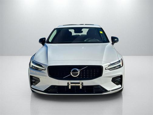 2024 Volvo S60 B5 Core Dark Theme