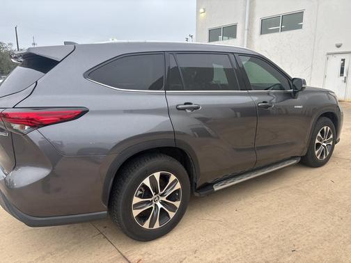 2021 Toyota Highlander Hybrid XLE