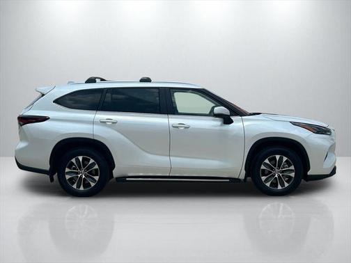 2025 Toyota Highlander XLE