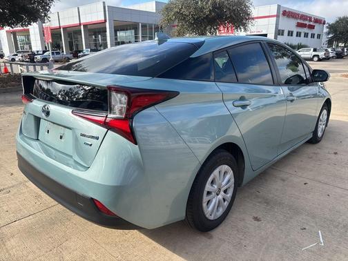 2022 Toyota Prius L