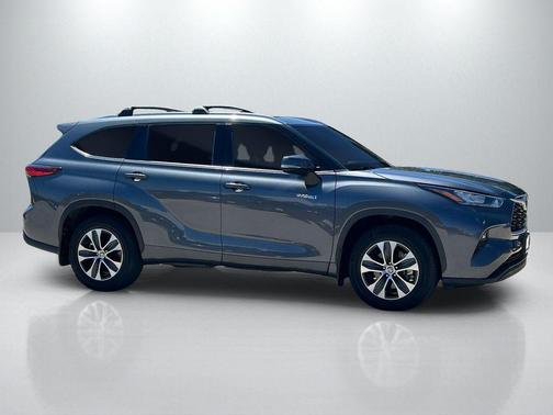 Magnetic Gray Metallic 2020 Toyota Highlander Hybrid XLE