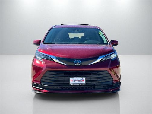 2023 Toyota Sienna LE