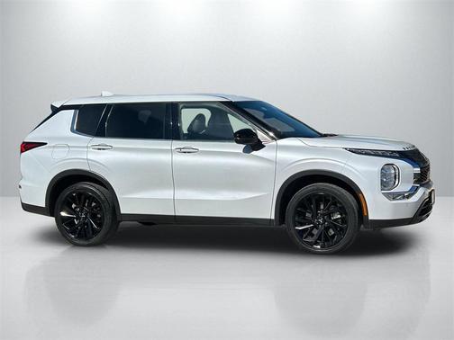 2023 Mitsubishi Outlander SE Black Edition 2WD