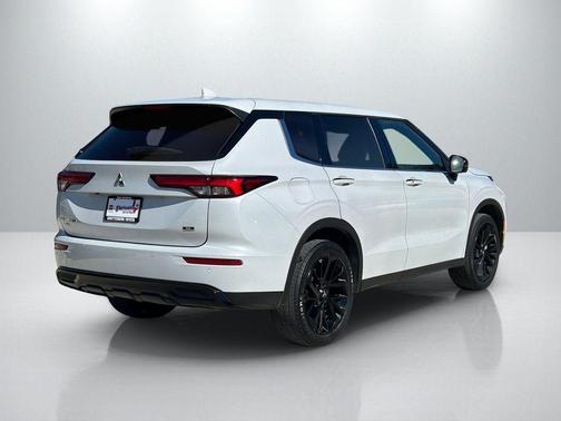 2023 Mitsubishi Outlander SE Black Edition 2WD