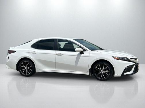 Ice Cap 2024 Toyota Camry SE