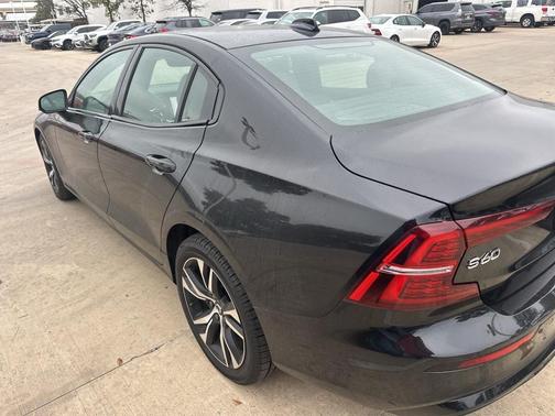 2024 Volvo S60 B5 Core Dark Theme