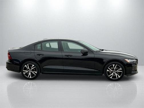 2024 Volvo S60 B5 Core Dark Theme