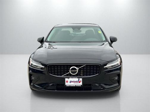 2024 Volvo S60 B5 Core Dark Theme