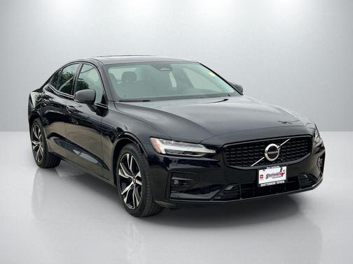 2024 Volvo S60 B5 Core Dark Theme
