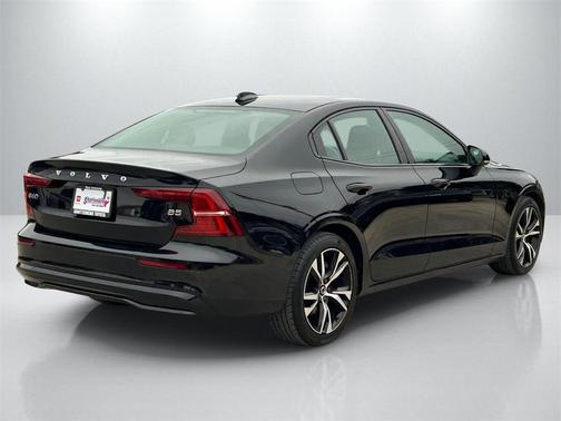 2024 Volvo S60 B5 Core Dark Theme