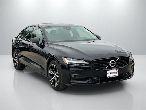 2024 Volvo S60 B5 Core Dark Theme