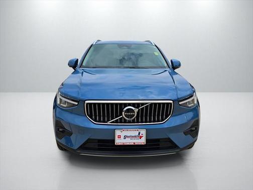 2024 Volvo XC40 B5 Plus Bright Theme