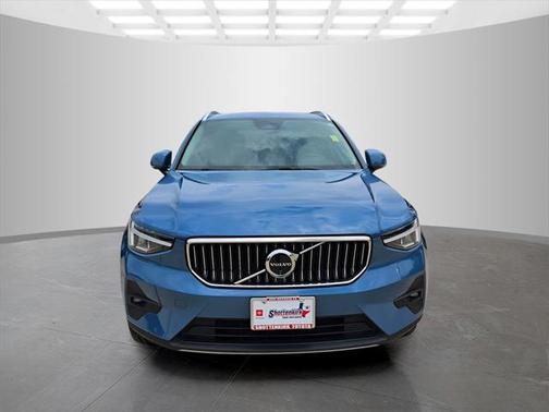 2024 Volvo XC40 B5 Plus Bright Theme