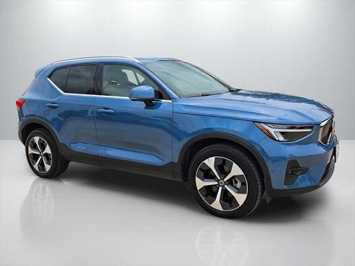 2024 Volvo XC40 B5 Plus Bright Theme