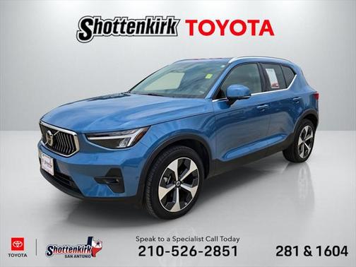2024 Volvo XC40 B5 Plus Bright Theme