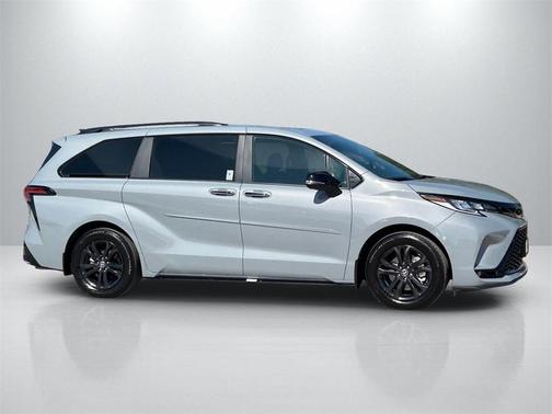 2025 Toyota Sienna XSE 7 Passenger