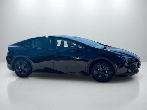 2025 Toyota Prius L