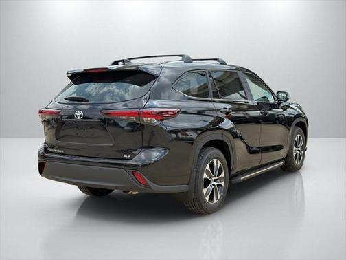 2025 Toyota Highlander XLE