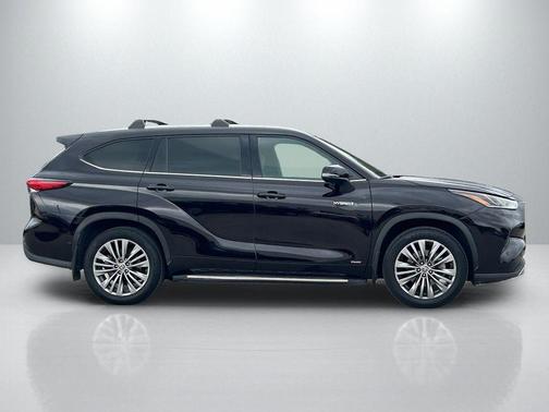 2021 Toyota Highlander Hybrid Platinum