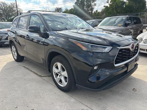 2023 Toyota Highlander LE