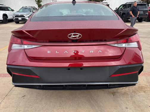 2025 Hyundai ELANTRA SEL