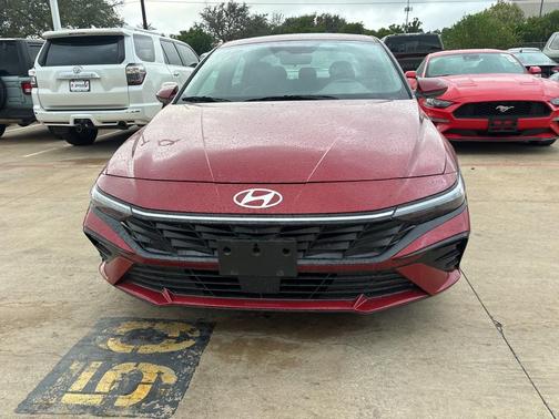 2025 Hyundai ELANTRA SEL
