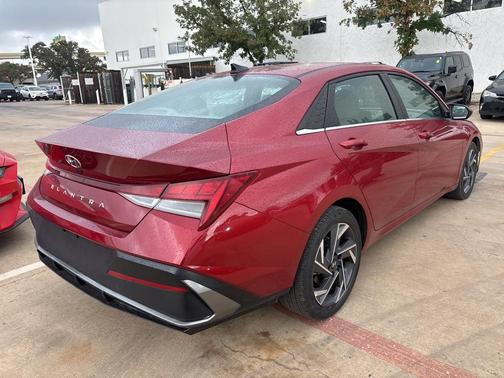 2025 Hyundai ELANTRA SEL