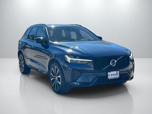 2023 Volvo XC60 B5 Plus Dark Theme