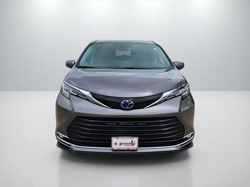 2023 Toyota Sienna XLE 8 Passenger