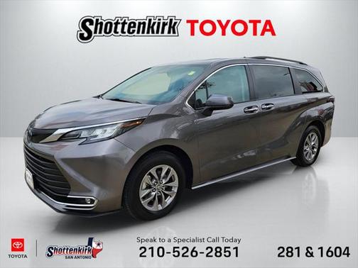 2023 Toyota Sienna XLE 8 Passenger