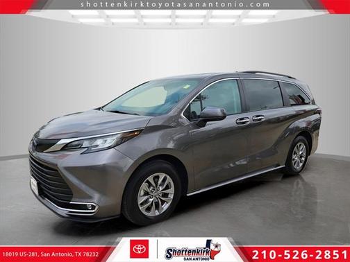 2023 Toyota Sienna XLE 8 Passenger
