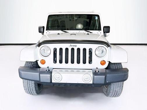 Bright White Clearcoat 2013 Jeep Wrangler Sahara