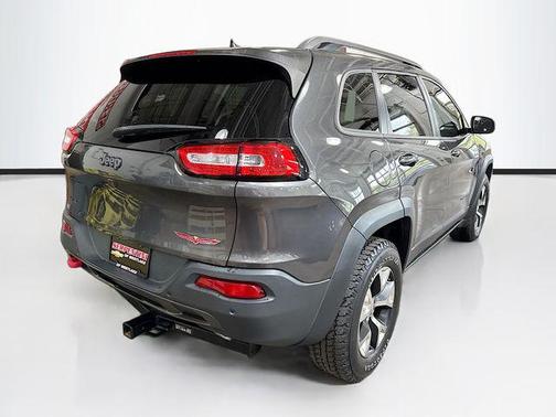 Granite Crystal Metallic Clearcoat 2017 Jeep Cherokee Trailhawk