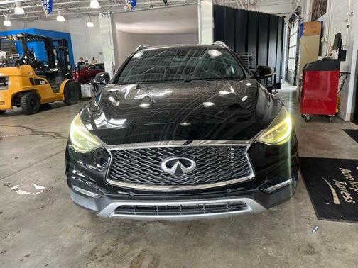 2017 INFINITI QX30 Premium