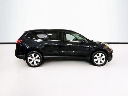 Mosaic Black Metallic 2017 Chevrolet Traverse 1LT
