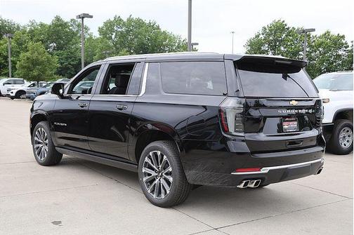 2025 Chevrolet Suburban 4WD High Country