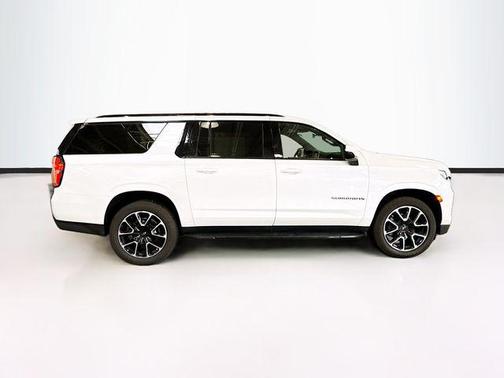 Iridescent Pearl Tricoat 2021 Chevrolet Suburban RST