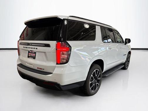 Iridescent Pearl Tricoat 2021 Chevrolet Suburban RST