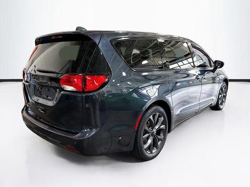 2020 Chrysler Pacifica Touring