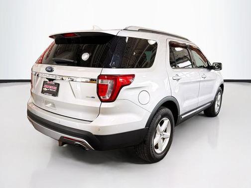 INGOT SILVER METALLIC 2017 Ford Explorer XLT