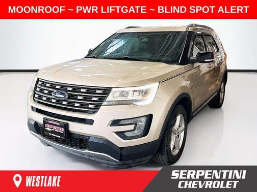 WHITE GOLD METALLIC 2017 Ford Explorer XLT