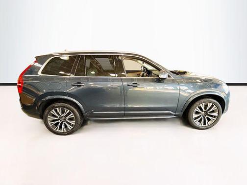 2021 Volvo XC90 T6 Momentum