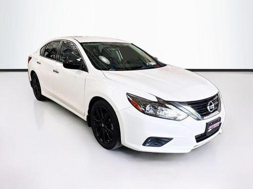 Pearl White 2017 Nissan Altima 2.5 SR