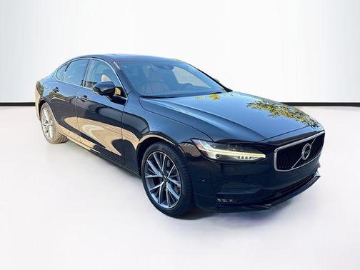 2017 Volvo S90 T6 Momentum