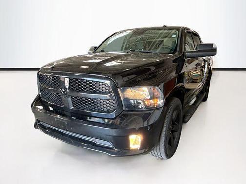 Brilliant Black Crystal Pearlcoat 2018 RAM 1500 Express