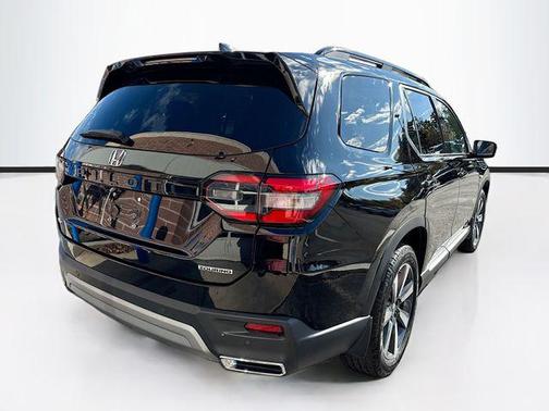 2024 Honda Pilot Touring 8-Passenger