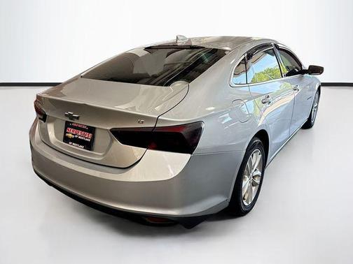 Silver Ice Metallic 2017 Chevrolet Malibu 1LT